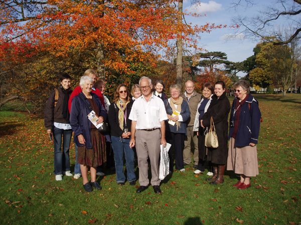 Adrian with the members of the KGG party, and friends from the Natural History Museum (NHM), at Kew